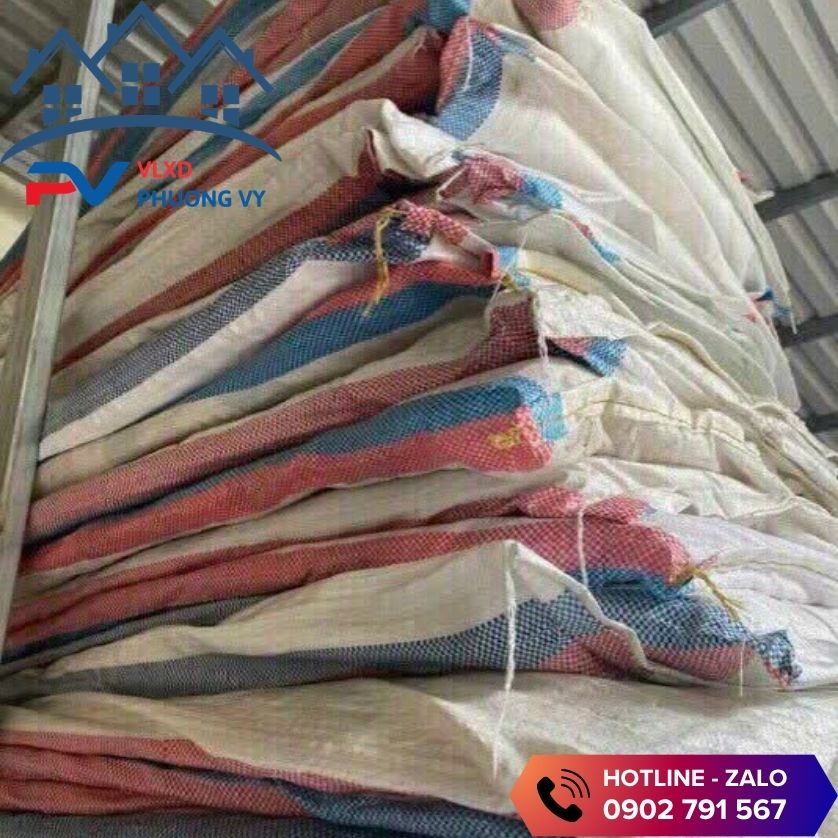 Bạt sọc 3 màu khổ 6m được đóng bao gọn gàng tại Tổng kho vật tư phụ Phương Vy Bạt sọc 3 màu khổ 6m được đóng bao gọn gàng tại Tổng kho vật tư phụ Phương Vy